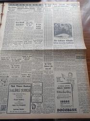 Cumhuriyet Gazetesi - 8 Ekim 1957 - Dün Partilerin Adayları İlan Edildi - Demokrat Parti Hangi Milletvekillerini Bu Sefer Aday Göstermedi - CHP İstanbul Adayları Dün Taahhüdname İmzaladılar - Cumhuriyetçi Millet Partisi Adayları - Kemal Aygün Tekrar Ankara Valisi Oldu - 20 Liraya Bir Yahudi - İblisin Kızı Yazan Guy Des Cars Yazı Dizisi - Ömer Sami Coşar - Gazi Fişek Fabrikası - Yeni Gün Gazetesi Dün Toplattırıldı - Amerika'dan Tito'ya Yollanan Mektup - Ruslar Suriye'de Deniz Üssü Mü Kuruluyor - Partilerin 1957 Seçimleri İçin Milletvekili Adayları - İngiltere'de Bomba Gibi Patlayan Rapor - Milli Takım Tek Seçicisi Eşref Aykaç - Galatasaray Tesadüfi Bir Golle Spartak'a 1 0 Mağlup Oldu - İstanbul Genç Karması Galatasaray Genç Karmasını 6 1 Yendi - Fay Temizleme Tozu