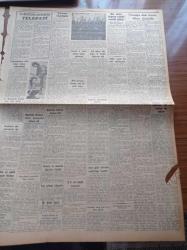Cumhuriyet Gazetesi - 19 Kasım 1957 - Muhalefet Mecliste Kabine Buhranından Şikayet Etti - Vali Fahrettin Kerim Gökay Dün Celal Bayar İle Birlikte Ankara'ya Gitti - Milli Korunma Kanunu Yeni Bir Şekil Alıyor - Boğaziçi Köprüsünün Planları - İstanbul İl Seçim Kurulu Bugün Toplanıyor - Asya Gribi Vakaları Çoğalmaya Başladı - Türk İran Petrol Müzakereleri Uzuyor - Başbakan Adnan Menderes - Doktor Orhan Yamanlar - Fezanın İlk Tarihleri Suni Peykler Yazı Dizisi - Seni Sevmek Kaderim Yazan Sinclair Levis - Tango Bestekarı Necib Celal Hasta - Burhan Felek - Çocuk Kitapları Sergileri - Telepati - Makarios Kıbrıs'a Dönüyor Mu - Fenerbahçeli Ergun Öztuna Yurtdışından Geliyor - Milli Futbol Takımı Dün Akşam İlan Edildi - Türkiye Boks Şampiyonası Yeni Bir Şekilde Yapılacak - Güreş Federasyonu Reisi Cenab Berksoy'un Dünkü Toplantısı - Nivea Krem