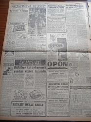 Cumhuriyet Gazetesi - 16 Kasım 1957 - Meclis 9 Dakikalık Bir Toplantı Akdetti - Yozgat Sorgu Hakimi Cemil Said Barlas İçin Tahliye Kararı Verdi - 5. Adnan Menderes Kabinesi - Fransa Dün İngiltere İle Amerika'yı Protesto Etti - İtalya Cumhurbaşkanı Gronchi Memleketine Döndü - EOKA Atina'ya Çatıyor - Millet Fezaya Peyk Fırlatıyor Biz Hala Otobüs İtiyoruz- Fezanın İlk Fatihleri Suni Peykler Yazı Dizisi - Seni Sevmek Kaderim Yazan Sinclair Levis Yazı Dizisi - Haluk Y. Şehsuvaroğlu - Burhan Felek - Asya Gribi İkinci Turuna Başlıyor - Döviz Kaçakçısı Ruben Asa Aleyhine Açılan Yeni Dava - Günün Kadını Barbara Hutton - Sanat Eseri Müzayedelerinin Dünya Rekoru Kırıldı - Atlet Halil Ziraman Fenerbahçe'den İstifa Ediyor - Yalçın Granit Basketbolu Bıraktı - Federasyon Kupasında Bugün - Princesse El Losyonu - Helix Tırnak Cilası - 1958 Yılı Güreş Şampiyonası