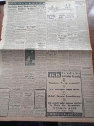 Cumhuriyet Gazetesi - 15 Kasım 1957 - İskat Kanunu Tasavvurundan Vazgeçildi - Demokrat Grubunun Dün Yayınladığı Tebliğ - İtalya Cumhurbaşkanı Gronchi Bugün Romaya Dönüyor - Atatürk İhtifaline Katılmayan Belediye Meclis Azaları - Diyarbakır Seçimlere Hazırlanıyor - Üniversitede Kitap Buhranı - Fezanın İlk Fatihleri Suni Peykler Yazı Dizisi - Seni Sevmek Kaderim Yazan Sinclair Levis Yazı Dizisi - Diyarbakır Belediye Başkanı Cahid Gürkaş Barodan Çıkarıldı - Osman Bölükbaşı'nın Reddi Hakim Talebi - Burhan Felek - Amerika'nın Milyonerleri - Paul Getty - Arthur Davis - John Rockfeller - Dünyanın En Zengin Kadını Barbara Hutton Boşanmayacak - Yeni Karamürsel Mağazası - Galatasaraylı İdareci Lütfi Abay 3 Ay Cezalı - Darüşşafaka Antrenör Jiri Kıbleyi İstiyor - Beşiktaş Bugün Ankara'ya Gidiyor - Havilland Pudrası - Kış Sporlarının Bu Seneki Programı