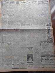 Cumhuriyet Gazetesi - 13 Kasım 1957 - Demokrat Parti Çevrelerinde İskat Teklifine Muhalefet Var - Yüksek Seçim Kurulunu Uğraştıracak İtirazlar - İran Bahreyn Adasını İstiyor - Cemil Said Barlas Ve Arkadaşları Dün Yozgat'a Gönderildiler - Paris Üniversitesi Doktor Nihad Reşad'a Şeref Payesi Verdi - Canberra Süvarisi Atom Mevzuunda Konuşmuyor - NATO'ya Yapılan Teklifler - Hukukçu Atatürk'ü Anıyor - Fezanın İlk Fatihleri Suni Peykler - Seni Sevmek Kaderim Yazan Sinclair Levis Yazı Dizisi - Mirasyedi Barbara Hutton 6. Kocası Von Cramm'dan Ayrılıyor - Çituris Biraderler Sınırdışı Edildiler - Gaziantep'te Helvacılar Grev Yapıyor - Ciklet Kraliçesi On Yıldır Uyuyor - Tiyatro Festivali Bu Gece Başlıyor - Jiri Koble Memleketine Dönüyor - Gripin - İstanbul Genç Karması Yılbaşında Irak'a Gidiyor - Eski Milli Kalecimiz Cihad Arman Asya Gribine Yakalandı - Eski Dünya Ski Şampiyonu Pravda Sakatlandı