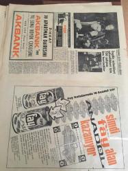 HÜRRİYET GAZETESİ 29 ARALIK 1968 YIL :21 SAYI 7426----Hürriyet 'in  Türk edebiyatına armağanı : İnce Memed :Yaşar Kemal ---Eli tabancalı çılgın turist  7 kişiyi vurdu ----Sel Felaketi  :Ölü sayısı 26 'ya çıktı  ----Alarm  :Seyhan  nehri  tehlikeli şekilde  yükseliyor -----Nazmiye Hanımın  çilesi :Başbakan  hanımı  olmak -----Boşanma  sebepleri  üzerinde yapılan yeni araştırmalar  ---Nijerya'nın  petrol kavgası yüzünden  patlak veren bir ayaklanma----TİP  kongresinin ilk  raundunda  aybarcılar  galip ----Halk  ozanı  talibi  Güllüşah  'a  talip   oldu ---Los  Paraguayos Orkestrası  İstanbullu  kabadayıları  dövünce silahlar  konuştu ----Irak 'ta başkan  Arif 'i  deviren  5 kumandan  emekli  oldu ---