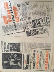 HÜRRİYET GAZETESİ 29 ARALIK 1968 YIL :21 SAYI 7426----Hürriyet 'in  Türk edebiyatına armağanı : İnce Memed :Yaşar Kemal ---Eli tabancalı çılgın turist  7 kişiyi vurdu ----Sel Felaketi  :Ölü sayısı 26 'ya çıktı  ----Alarm  :Seyhan  nehri  tehlikeli şekilde  yükseliyor -----Nazmiye Hanımın  çilesi :Başbakan  hanımı  olmak -----Boşanma  sebepleri  üzerinde yapılan yeni araştırmalar  ---Nijerya'nın  petrol kavgası yüzünden  patlak veren bir ayaklanma----TİP  kongresinin ilk  raundunda  aybarcılar  galip ----Halk  ozanı  talibi  Güllüşah  'a  talip   oldu ---Los  Paraguayos Orkestrası  İstanbullu  kabadayıları  dövünce silahlar  konuştu ----Irak 'ta başkan  Arif 'i  deviren  5 kumandan  emekli  oldu ---