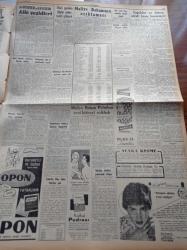 Cumhuriyet Gazetesi - 3 Aralık 1957 - Maliye Bakanı Hasan Polatkan Yeni Bütçeyi Açıkladı - Osman Bölükbaşı Dün Meclise Giderek Yemin Etti - Soğuklar Ve Fırtına Etrafı Kasıp Kavuruyor - Suriye Hadise Çıkarmak İstiyor - Vali Ve Belediye Reisi Mümtaz Tarhan Gemici Feneri İle Çalıştı - İlk Amerikan Suni Peyki Yarın Atılıyor - Nureddin Şazi Kösemihal - Seni Sevmek Kaderim Yazan Sinclair Levis Yazı Dizisi - 20. Asırda Hakiki Bir Robenson Yazı Dizisi - Bayan Roosevelt'e Bir Arap Şeyhi Talip Çıktı - Burhan Felek - Burgaz Adası - İstanbul Belediyesi Şehir Tiyatrosu - Deli Oyunu Yazan Refik Erduran - Opon Ağrı Kesici - İstanbul Selanik Belgrad Asfaltı - Avrupa Boks Şampiyonu Antoni Ruiz Öldü - Yeni Voleybol Antrenörü Nikola Solip - Dünya Ordulararası Futbol Şampiyonası - Neriman Köksal Puro Tuvalet Sabunları Kullanıyorum Diyor - Kasımpaşa Futbol Takımı Irak'a Gidiyor - Beşiktaş İsveç Vasteras Cumartesiye Oynayacaklar