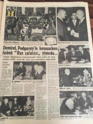 HÜRRİYET GAZETESİ  14 OCAK 1965 YIL :17 SAYI :6003---AP ve CHP 'liler  tartışmaya  başladılar -- Piyasaya sahte dolar süren bir  Fransız  ile bir  Musevi  yakalandı ----Hovarda  başkan  ,içtiği  viskilerin   parasını  bile  sendikadan  vermiş ----Dün Moskova 'ya dönen  Sovyet  Heyeti  Başkanı  :Podgorniy  , İnönü  'ye  uzun ömürler diledi ----Arap alemi  ve  Bulgaristan 'la  Dostluğumuz  İnkişaf Ediyor -----Köy içme suları  5 yıllık planı  bu yıl  uygulanmaya  başlanıyor ---Irak 'ta  kral  taraftarları   rejimi  devirmek  istemiş ----Amerika da  Naziler yine ortaya çıkmış ----Samsunlular el ele verip  bir radyo  istasyonu  kurdular ----En sevilen  takım  :Benfica ,kulübün  50 bin azası  mevcut ----Metin , affını  isteyecek :Galatasaray   genç takımının  2-1  mağlup eden  namzetler  zor durumlara düştü ----Beşiktaş ve  Galatasaray  pazar günü  hususi  maç  yapacaklar ----Demirel , Podgorniy  'le  konuşurken  İnönü  Rus  salatası  yiyordu ---