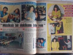 Ses Haftalık Aktüalite Sinema Tiyatro Müzik ve Gençlik Mecmuası Dergisi - 19 Mayıs 1986 - Sibel Turnagöl - Küçük Emrah - Çeçilya - Erol Büyükburç - Emel Büyükburç - Necla Nazır - Suna Yıldızoğlu - Türkan Şoray - Hülya Koçyiğit - Harika Avcı - İbrahim Tatlıses - Serpil Çakmaklı - Banu Alkan - Murteza Elgin - Şemsi İnkaya - Hülya Avşar - Kadir İnanır - Çetin Alp - Suna Yıldızoğlu - Nursel Budak - Ali Yatkın - Ferda Demir - George Scot - Stacy Keach - Gönül Yazar - John Wayne - Erol Büyükburç - Ferdi Tayfur - Necla Nazır - Unutulmayan Hatıralar - Ne Umduk, Ne Bulduk - Ülker Çağlar - Neslihan Acar - Gönül Yazar - Neslihan Acar - Pakize Abla - Kocası :Öğrenirse İkimizi de Öldürür - Federico Fellini - Jean Paul Belmondo - Kim Cattrall - Cemil İpekçi - Gökben - Prenses Stephanie - Duran Duran - Brooke Shields - Ersan Erdura - Fuat Güner fotoğraf ve haberi - Tam Takım Dergi