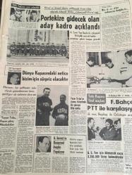 HÜRRİYET GAZETESİ  9 OCAK 1965 YIL :17 SAYI :5998 -----Köylü  ve fakir çocuklar  öğretmen  okullarına tercihan  alınacaklar --Bir Türk Almanya da ki işçilerimizi dolandırdı --Aktör  Yıldırım  Önal  karısını dövüp  mahkemelik oldu ---Tek dersten  borçlu sınıf  geçme davası  Danıştay da   Memur aç iken  rüşvet  önlenemez ---Fransa   ,doların değerini düşürmeye  çalışıyormuş ----Türkler Almanya nın  en  fazla  beğenilen  işçileri --Dağdan inen  kayalar  3 evle 94 hayvan ezdi ---Portekiz 'e  gidecek  olan  aday kadro  açıklandı   --Dünya  Kupasındaki netice  bizim için  sürpriz olacaktır ---Yaşar Doğu 'nun anma  töreninde bir güreşçi bile yoktu ---Fenerbahçe  PTT  ile  karşılaşıyor ----Tayyar  Yalaz  Kupası  Güreş Müsabakaları ---Türkiye   nüfusunun binde 16 sı  akıl hastası --1964  de en çok  iş yapan  filimler  :Turist Ömer ,Beş Şeker  Kız  ve Fıstık Gibi Maşallah ---Mobilyacılıktan  yıldızlığa yükseldi  :Önder Somer ---