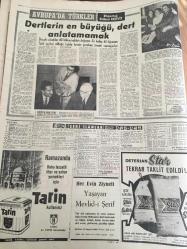 HÜRRİYET GAZETESİ  8 OCAK  1965 YIL :17 SAYI :5997---CHP Grubunda Milli Bakiye Usulünü Açıklayan İnönü :Bu  sistem  ile  mutlaka  koalisyon  olur dedi  ----Faruk  Çöl  'ün  kahyası  ithamları  reddediyor ---Altın  Mikrofon Armağanı  Yarışmasının 10 Finalisti  Belli Oldu --Zonguldak  Kömür İşçileri  Hükümete Sesleniyor :Münavebe  denen Osmanlı  Usulüne  artık  veda edelim ----Nüfusumuz   32 milyona  yükseliyor ----Avrupa da Türkler :Dertlerin en  büyüğü  ,dert  anlatamamak ---300 bin  gecekonduda 1,5  milyon insan  yaşıyor ---Villa da şahla görüşen  tek insan  ,Kahya kadın  Maria  Louise ---Uskan ,Doğu  ve  Yalaz  Kupası  İçin  Konuştu ---Sivori  :filim  çevirecek   ---Düşük  , çoraplı   futbolcunun çevireceği filmin adı   Altın  çocuk ------Yarışmanın  elemelerinde  10 müsabık  finale kaldı -----Mavi Işıklar  İlham Gençer  , Metin Alkanlı  , Yıldırım Gürses ,  Selçuk  Alagöz ,  Grup  Sonya Dores  ---