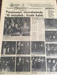 HÜRRİYET GAZETESİ  8 OCAK  1965 YIL :17 SAYI :5997---CHP Grubunda Milli Bakiye Usulünü Açıklayan İnönü :Bu  sistem  ile  mutlaka  koalisyon  olur dedi  ----Faruk  Çöl  'ün  kahyası  ithamları  reddediyor ---Altın  Mikrofon Armağanı  Yarışmasının 10 Finalisti  Belli Oldu --Zonguldak  Kömür İşçileri  Hükümete Sesleniyor :Münavebe  denen Osmanlı  Usulüne  artık  veda edelim ----Nüfusumuz   32 milyona  yükseliyor ----Avrupa da Türkler :Dertlerin en  büyüğü  ,dert  anlatamamak ---300 bin  gecekonduda 1,5  milyon insan  yaşıyor ---Villa da şahla görüşen  tek insan  ,Kahya kadın  Maria  Louise ---Uskan ,Doğu  ve  Yalaz  Kupası  İçin  Konuştu ---Sivori  :filim  çevirecek   ---Düşük  , çoraplı   futbolcunun çevireceği filmin adı   Altın  çocuk ------Yarışmanın  elemelerinde  10 müsabık  finale kaldı -----Mavi Işıklar  İlham Gençer  , Metin Alkanlı  , Yıldırım Gürses ,  Selçuk  Alagöz ,  Grup  Sonya Dores  ---