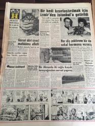 HÜRRİYET GAZETESİ 21 OCAK 1965 YIL  :17 SAYI :6010----Ahır kapı  -salacak  arasına su altı  tüneli yapılacak --80 kişilik  müzik  kervanını  üç özel uçak taşıyacak ---Durumu  ağırlaşan  Churcillin  cenaze  hazırlığı --AP liler  ,yeni seçim kanunun  müzakeresini  geciktiriyor ---Taksim Gezisinde  gazino  ve  mağazalar   yapılacak ---Asrımızda  adaletin  yüzkarası :Bir  mahkumun  kemikleri  2000  senedir  prangada ---Elazığlılar  iş sahası  bulamadıkları için  gurbete çıkıyor ---Sandro  Puppo   :Az  farklı  mağlubiyet  bizim  için başardılar ----  Gürsel  dört  siyasi  mahkumu  affetti ---1950 den  önce   emekli olanlara  her  üç ayda bir  zam yapılacak --