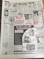 HÜRRİYET GAZETESİ 20 OCAK  1965 YIL :17 SAYI :6009--Leyla Sayar-Sungurlar Kazan Fabrikası reklamı-Başbakan  Meclis 'te Karakurt  olayları  üzerine  konuştu  : İnönü  :Sağ ve sol  hükümet  aleyhinde  çalışıyor  dedi ----Nüfus artışını  önlemek için  çok kocalı  evlilik  teklif edildi ---yan kesicilerin  yarıdan fazlası  kadın ve çocuk ---Aliki  Vuyuklaki  Papamihail  ile  evlendi ---Affedilen  mahkumiyetler  adli  sicilden  çıkarmalı  ---Gezici  okullarda   göçebe  çocuklarda  okutulacak ---Atomik  mayın döşemesi  kabul edilmedi ---Adana da yeni sistem  bir köprü  inşa ediyor ---Milli  takım , İstanbul  Ümit  Takımını  5-1 mağlup etti ---Kepçe  Ahmet  :Fenerbahçe 'yi  İstanbul da da  yeneceğiz---Lig Lideri   Çukurova  ,Bursa da  İddialı  Bursa sporla  oynuyor ---Tek  kişilik  denizaltı  nihayet  satışa çıkarıldı ---