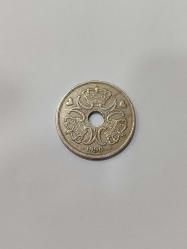 Danimarka 5 Kron 1990 Eski Tarihli Az Çıkar. Delikli Ve Kalpli Para. 28,5 Mm Çapında.