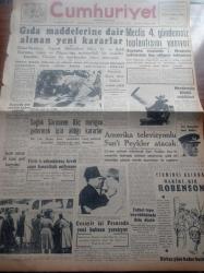 Cumhuriyet Gazetesi - 25 Kasım 1957 - Gıda Maddelerine Dair Alınan Yeni Kararlar - Başbakan Adnan Menderes'in Dünkü Tetkikleri - Meclis 4. Gündemsiz Toplantısını Yapıyor - Amerika Televizyonlu Suni Peykler Atacak - Yeni Havayolları Genel Müdürü Enver Akoğul- Türk İş Adamlarına Kredi Açan Amerikalı Milyoner William Graham - Esad Tekeli - Fezanın İlk Fatihleri Suni Peykler Yazı Dizisi - Seni Sevmek Kaderim Yazan Sinclair Levis Yazı Dizisi - Solist Ayla Erduran Moskova Radyosunda Konuştu - Küba İsyanı Genişliyor - Adana'da Çocuk Tiyatrosu Faaliyete Geçti - Kraliçe Victoria'nın İç Çamaşırları Satılığa Çıkarıldı - Bedri Rahmi Eyüboğlu Pazartesi Konuşmaları - Burhan Felek - Günün Adamı Saint Laurent - Haftalık Radyo Programı - Eskişehir'de Fahrettin Kerim Gökay'ı Sevenler Cemiyeti Kuruldu - 50 Senelik Tarihte İlk Defa Fenerbahçe Ankara'dan İki Mağlubiyetle Dönüyor - Galatasaray İzmirspor'u Yendi - Vezüv Gaz Sobası - Federasyon Kupası - Kuştüyü Fabrikası - Havilland Pudrası