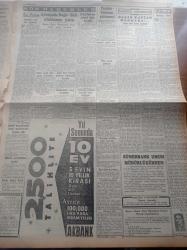 Cumhuriyet Gazetesi - 25 Kasım 1957 - Gıda Maddelerine Dair Alınan Yeni Kararlar - Başbakan Adnan Menderes'in Dünkü Tetkikleri - Meclis 4. Gündemsiz Toplantısını Yapıyor - Amerika Televizyonlu Suni Peykler Atacak - Yeni Havayolları Genel Müdürü Enver Akoğul- Türk İş Adamlarına Kredi Açan Amerikalı Milyoner William Graham - Esad Tekeli - Fezanın İlk Fatihleri Suni Peykler Yazı Dizisi - Seni Sevmek Kaderim Yazan Sinclair Levis Yazı Dizisi - Solist Ayla Erduran Moskova Radyosunda Konuştu - Küba İsyanı Genişliyor - Adana'da Çocuk Tiyatrosu Faaliyete Geçti - Kraliçe Victoria'nın İç Çamaşırları Satılığa Çıkarıldı - Bedri Rahmi Eyüboğlu Pazartesi Konuşmaları - Burhan Felek - Günün Adamı Saint Laurent - Haftalık Radyo Programı - Eskişehir'de Fahrettin Kerim Gökay'ı Sevenler Cemiyeti Kuruldu - 50 Senelik Tarihte İlk Defa Fenerbahçe Ankara'dan İki Mağlubiyetle Dönüyor - Galatasaray İzmirspor'u Yendi - Vezüv Gaz Sobası - Federasyon Kupası - Kuştüyü Fabrikası - Havilland Pudrası