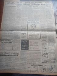 Cumhuriyet Gazetesi - 22 Kasım 1957 - Seçimler Hakkında Meclis Tahkikatı Açılması Katileşti - Başbakan Adnan Menderes Yeni Hükümeti Dün De Açıklayamadı - Eski Vali Fahrettin Kerim Gökay Vilayetten Taşındı - Yeni İstanbul Valisi Mümtaz Tarhan Parti Hayatından Çekiliyor - Sümerbank Maliyetleri Esas Tutuldu - Fezanın İlk Fatihleri Suni Peykler Yazı Dizisi - Seni Sevmek Kaderim Yazan Sinclair Levis - Fikret Saatçioğlu - Kıbrıslı Bir Türk Polisini Öldüren Katiller Bulunamadı - Asya Gribinin İkinci Turu - Kral Kupası Tenis Karşılamaları - Avrupalı Meşhur Terzi Carven Geldi - Asya Gribi Yüzünden Şehir Dram Tiyatrosunda Yeni Piyes Geri Kaldı - Pertevniyallilerin Aşure Günü - Dünyanın En Kuvvetli Adamı Jan Rayçeviç - General Electric Ampul - Sungurlar Çelik Kazanı - Fenerbahçeli Milli Oyuncu Seraceddin Kırklar Romaya Gidiyor - Atletizm Federasyonu Muvaffak Oldu Amerikalı Antrenör V.E. Francy Geliyor - Federasyon Kupasının Sekiz Takımı Maça Hazır - 100.000 Kişilik Stadın Temeli Mart'ta Atılacak