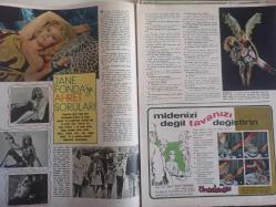 Ses Haftalık Aktüalite Sinema Tiyatro Müzik ve Gençlik Mecmuası Dergisi - 13 Temmuz 1968 - Hülya Koçyiğit - Selim Soydan - Jane Fonda'ya Ahret Soruları - Cüneyt Arkın - İki Film Çevirseydim Bu Kadar Yorulmazdım - Julie Andrews - Tony Curtis - Leslie Allen - Engin Çağlar - Fatma Girik - Gülşen Girginkoç - Mireille Arc - Salim Dündar - Nüvit Özdoğru - Gülriz Sururi - Jane Friers - Genco Erkal - Ava Gardner - Festival İçin Festival Oldu - Selda Alkor - Liz Taylor ve Mia Farrow Esrarengiz Bir Filmde Karşı Karşıya - Odorono Deodorant Reklamı - Boby Solo da Baba Oldu - Rance Gall'i İyi Tanıyor Musunuz? - Bir Kurşunun Hikayesi - Tanju Okan - Nur Okan - ORhan Günşiray - Önder Somer - John Wayne - Merak Ettikleriniz - Altan Erbulak - İstanbul Belediye Konservatuvarının Giriş Şartları - Persil Deterjan Reklamı fotoğraf ve haberi - Posteri Tam Takım Dergi