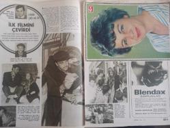 Ses Haftalık Aktüalite Sinema Tiyatro Müzik ve Gençlik Mecmuası Dergisi - 13 Temmuz 1968 - Hülya Koçyiğit - Selim Soydan - Jane Fonda'ya Ahret Soruları - Cüneyt Arkın - İki Film Çevirseydim Bu Kadar Yorulmazdım - Julie Andrews - Tony Curtis - Leslie Allen - Engin Çağlar - Fatma Girik - Gülşen Girginkoç - Mireille Arc - Salim Dündar - Nüvit Özdoğru - Gülriz Sururi - Jane Friers - Genco Erkal - Ava Gardner - Festival İçin Festival Oldu - Selda Alkor - Liz Taylor ve Mia Farrow Esrarengiz Bir Filmde Karşı Karşıya - Odorono Deodorant Reklamı - Boby Solo da Baba Oldu - Rance Gall'i İyi Tanıyor Musunuz? - Bir Kurşunun Hikayesi - Tanju Okan - Nur Okan - ORhan Günşiray - Önder Somer - John Wayne - Merak Ettikleriniz - Altan Erbulak - İstanbul Belediye Konservatuvarının Giriş Şartları - Persil Deterjan Reklamı fotoğraf ve haberi - Posteri Tam Takım Dergi