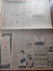 Cumhuriyet Gazetesi - 22 Ağustos 1957 - Muhalefet Partileri İşbirliği Mevzuunda Tam Bir Anlaşmaya Varıldı - İsmet İnönü - Kasım Gülek - NATO Ve Bağdat Paktı Üyeleri Şam Hadiselerini Yakından Takip Ediyor - Beş Aylık Gana Devletinde İsyan Çıktı - Moskova'nın Batı Almanya'ya Gizli Teklifi - Başbakan Adnan Menderes'in Dünkü Temasları - Kıbrıs Türkleri Arasında 15 Gün Röportajı Yapan Ömer Sami Coşar - Bu Yıl Tatbiki Güzel Sanatlar Okulu Açılıyor - Doçent Doktor Muammer Aksoy - İblisin Kızı Yazan Guy Des Cars Yazı Dizisi - Hollywood'da Skandal Bir Çok Tanınmış Artist Havuzda Çırılçıplak Yüzmüş - Blendax Şampuanı - Bir Amerikan Büyük Elçisinin Sovyetlere Casusluk Eden Kızı Martha Stern- Resimli Romanımız Batan Geminin Esrarı - Nuh'un Ankara Makarnası - Profesyonel Lig Başlarken Beşiktaş - Fenerbahçe Rozeti Taşıyan Yüzük Sahibi Azalar Dün Toplantıya Çağrıldı - Piri Reis Kupasının Rotası Bugün Belli Oluyor - 12. Enternasyonal İstanbul Tenis Turnuvası - Fenerbahçe Voleybol Takımı