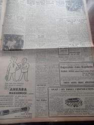 Cumhuriyet Gazetesi - 22 Ağustos 1957 - Muhalefet Partileri İşbirliği Mevzuunda Tam Bir Anlaşmaya Varıldı - İsmet İnönü - Kasım Gülek - NATO Ve Bağdat Paktı Üyeleri Şam Hadiselerini Yakından Takip Ediyor - Beş Aylık Gana Devletinde İsyan Çıktı - Moskova'nın Batı Almanya'ya Gizli Teklifi - Başbakan Adnan Menderes'in Dünkü Temasları - Kıbrıs Türkleri Arasında 15 Gün Röportajı Yapan Ömer Sami Coşar - Bu Yıl Tatbiki Güzel Sanatlar Okulu Açılıyor - Doçent Doktor Muammer Aksoy - İblisin Kızı Yazan Guy Des Cars Yazı Dizisi - Hollywood'da Skandal Bir Çok Tanınmış Artist Havuzda Çırılçıplak Yüzmüş - Blendax Şampuanı - Bir Amerikan Büyük Elçisinin Sovyetlere Casusluk Eden Kızı Martha Stern- Resimli Romanımız Batan Geminin Esrarı - Nuh'un Ankara Makarnası - Profesyonel Lig Başlarken Beşiktaş - Fenerbahçe Rozeti Taşıyan Yüzük Sahibi Azalar Dün Toplantıya Çağrıldı - Piri Reis Kupasının Rotası Bugün Belli Oluyor - 12. Enternasyonal İstanbul Tenis Turnuvası - Fenerbahçe Voleybol Takımı