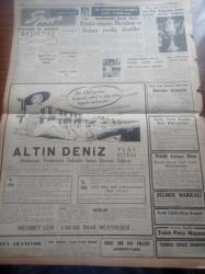 Cumhuriyet Gazetesi - 22 Ağustos 1957 - Muhalefet Partileri İşbirliği Mevzuunda Tam Bir Anlaşmaya Varıldı - İsmet İnönü - Kasım Gülek - NATO Ve Bağdat Paktı Üyeleri Şam Hadiselerini Yakından Takip Ediyor - Beş Aylık Gana Devletinde İsyan Çıktı - Moskova'nın Batı Almanya'ya Gizli Teklifi - Başbakan Adnan Menderes'in Dünkü Temasları - Kıbrıs Türkleri Arasında 15 Gün Röportajı Yapan Ömer Sami Coşar - Bu Yıl Tatbiki Güzel Sanatlar Okulu Açılıyor - Doçent Doktor Muammer Aksoy - İblisin Kızı Yazan Guy Des Cars Yazı Dizisi - Hollywood'da Skandal Bir Çok Tanınmış Artist Havuzda Çırılçıplak Yüzmüş - Blendax Şampuanı - Bir Amerikan Büyük Elçisinin Sovyetlere Casusluk Eden Kızı Martha Stern- Resimli Romanımız Batan Geminin Esrarı - Nuh'un Ankara Makarnası - Profesyonel Lig Başlarken Beşiktaş - Fenerbahçe Rozeti Taşıyan Yüzük Sahibi Azalar Dün Toplantıya Çağrıldı - Piri Reis Kupasının Rotası Bugün Belli Oluyor - 12. Enternasyonal İstanbul Tenis Turnuvası - Fenerbahçe Voleybol Takımı