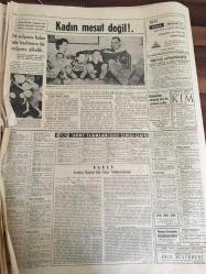 HÜRRİYET GAZETESİ  15 OCAK 1965 YIL :17 SAYI:6004----Atalay :Milli  bakiye  sistemi  ile  küçük  partililer  korunuyor --57  Türk  işçisi  Hollanda 'dan çıkarılıyor ---Tarihi  Galatasaray  hamamı  1 milyona onarıldı ----Fatma  Bacı  Turistlere üç  lisanda bilgi   veriyor ----17 milyon  liralık kaçak   eşya  ve   döviz  ele geçirildi---Uzun  Mehmet 'in  heykeli dikiliyor ----Kara kuvvetlerinden alınmadığı için  :Talat , Milli Takım  aday kadrosundan  çıkarıldı --Suat  bu hafta hususi  maçta  oynatılacak ---Kaleci  Bülent  'e  35 gün  ceza verildi ---Ümitler  3-0 galip --İstanbul  'lu bir  Rum  Atina da  kaçakçılık  suçundan  tevkif edildi --Prenses Margaret  sosyete veda etti --1965 de  kadın  güzelliği  :Brigitte  Bardot ---