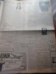 Cumhuriyet Gazetesi - 29 Ağustos 1957 - Ordu Terfi Listesi Dün Gece Neşredildi - Tuğgeneral Memduh Tağmaç - Yüzbaşı Kamil Demirel - Tümamiral Şeref Karapınar - Bolu Emniyet Müdürü Nejad Batkal Sarhoş Bir Polis Tarafından Öldürüldü - Cumhuriyetçi Millet Partisi Genel Başkanı Osman Bölükbaşı İyileşti - Asya Gribi Hakkında Açıklama - Makarios İngilizlerle Anlaşma Yoluna Girdi - Kıbrıs Haritası İçin Dün 150 Genç Kan Verdi - 6 7 Eylül Hadiselerinde Zarar Görenlere Bono Tevzii Pazartesi Başlıyor - İblisin Kızı Yazan Guy Des Cars Yazı Dizisi - Profesör M. Tayyib Gökbilgin - Şehrimizde 19 Bin Arab Turisti Var - La Paix Fransız Hastanesi - Batan Geminin Esrarı Resimli Romanımız - Galatasaray Lisesi - Altın Deniz Plaj Sitesi - Opon Ağrı Kesici - Brezilyalı Futbolcular Zizinho Ve N. Santos Madalya Aldılar - Metin Oktay Ve İsfendiyar Geliyorlar Mı - Galatasaray'ı Muvakkaten Musa Sezer Çalıştıracak - İstanbulspor Emniyeti Dün Güçlükle Mağlub Etti - Galatasaray'ın Eski Antrenörü Gündüz Kılıç