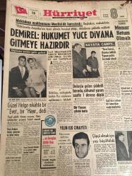 HÜRRİYET GAZETESİ  15 OCAK 1966  YIL :1 8 SAYI :6364---Demirel : hükümet  yüce divana  gitmeye hazırdır ---Doluyla  gelen  şiddetli  borada , sühunet  yarım  saatte  7 derece düştü ---İstanbul 'un  kanalizasyon  ve  su meselesi  halledilecek ---Obur çocukların boyu  kısa  kalıyor ---Ereğli  Demir ve Çelik  Fabrikaları  İdare meclisi İbra edildi----Türkiye  Liginden  düşmeyeceğiz ---Beşiktaş -Altay  oynuyor --Futbolculara  göre  : Irak 'ı  farklı  mağlup  edeceğiz ---Fenerbahçe  rakip arıyor ---Vefa  Kulübüne  Saha  hissesi  olarak  haftada  10 lira düşüyor ----Johnson 'un  mektubu  meclisi karıştırdı ---Marc Aryan  aşkını aradı  --Tanju  Gürsu ,İspanyollarla  renkli  bir  film  çevirecek ----