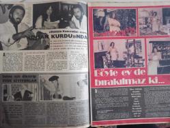 Ses Haftalık Aktüalite Sinema Tiyatro Müzik ve Gençlik Mecmuası Dergisi - 18 Ekim 1980 - Nükhet Duru - Necla Nazır - Müjde Ar Posteri - Ajda Pekkan - Ayfer Feray - Eşref Kolçak - Leman Çıdamlı - Nevzat Okçugil - Tevhid Bilge - Kamran Usluer - Seyyal Taner - Biri Sarı, Biri Kara İşte Çifte Kaanlar - Cüneyt Arkın - Esmeray - Denizin Son Tadı - Mehmet Ali Erbil - Bulut Aras - Türkan Şoray - Erol Büyükburç - Emel Büyükburç - Gülşen Bubikoğlu - Natuk Baytan - Ferdi Tayfur - John Bunny - Mary Pickford - İzmir Şokundan Sonra İstanbul Maratonu - Ercan Turgut  Necati Cumali - Levent Ökten - Gazanfer Özcan - Gönül Ülkü - Muhteşem Gatsby - Ağrıların Ağrısı Baş Ağrısı - Bluz ve Şal - Yemek ve Tatlılar - Örgüden Kahvaltı Örtüleri - Giysinizin Ömrünü Uzatmak İster Misiniz? - Christine Keller - Elizabeth Taylor - Marlon Brando - Alex Huley - William Holden - Çulsuz Köyü Sultanı Çizgi Romanı - Hırsızlığın Hastalığı Kleptomani - Burçlar fotoğraf ve haberi - Tam Takım Dergi