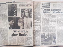 Ses Haftalık Aktüalite Sinema Tiyatro Müzik ve Gençlik Mecmuası Dergisi - 10 Ocak 1981 - Kemal Sunal - Gül Sunal - Romy Schneider - Gönül Yazar - Osman Diper - Nükhet Duru - Sibel Turnagöl - Mehmet Keskinoğlu - Raphael Lenne - Düşler Ne İşe Yarar? - Müjdat Gezen - İlyas Salman - Tarık Akan - Hisseli Harikalar Kumpanyası Açıyor Perdesini - Erol Evgin - Turgut Boralı - Adile Naşit - Ayşen Gruda - İlyas Salman - İnanılması Güç Mucizeler - Ertuğrul Bayırlı - Özgürlük Hareketi Çılgınlığa Döndü - Steve McQueen - Emre Kaptan - Amerika'da Paranın Kokusunu Aldı - Küçük Hatayla Kaybedilen 50 Bin Lira - Can Dancing'i Seven Adam - Amerika Yine Öde - Akira Krosawa - Selçuk Baran - Karlı Günlere Hazır Mısınız? - Ahmet Olcay - ORhan Gencebay - Köstebek - Bir Milyonerle Nasıl Evlenilir? - Kızıl Vazo - Frank Capra Yılları - Dikkat Casus Var! - Artık Sadece Kendi İçin Müzik Yapacak - Nilüfer - Ali Rıza Binboğa - Kemal Demir fotoğraf ve haberi - Tam Takım Dergi