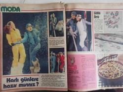 Ses Haftalık Aktüalite Sinema Tiyatro Müzik ve Gençlik Mecmuası Dergisi - 10 Ocak 1981 - Kemal Sunal - Gül Sunal - Romy Schneider - Gönül Yazar - Osman Diper - Nükhet Duru - Sibel Turnagöl - Mehmet Keskinoğlu - Raphael Lenne - Düşler Ne İşe Yarar? - Müjdat Gezen - İlyas Salman - Tarık Akan - Hisseli Harikalar Kumpanyası Açıyor Perdesini - Erol Evgin - Turgut Boralı - Adile Naşit - Ayşen Gruda - İlyas Salman - İnanılması Güç Mucizeler - Ertuğrul Bayırlı - Özgürlük Hareketi Çılgınlığa Döndü - Steve McQueen - Emre Kaptan - Amerika'da Paranın Kokusunu Aldı - Küçük Hatayla Kaybedilen 50 Bin Lira - Can Dancing'i Seven Adam - Amerika Yine Öde - Akira Krosawa - Selçuk Baran - Karlı Günlere Hazır Mısınız? - Ahmet Olcay - ORhan Gencebay - Köstebek - Bir Milyonerle Nasıl Evlenilir? - Kızıl Vazo - Frank Capra Yılları - Dikkat Casus Var! - Artık Sadece Kendi İçin Müzik Yapacak - Nilüfer - Ali Rıza Binboğa - Kemal Demir fotoğraf ve haberi - Tam Takım Dergi