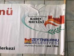 TÜRKAN ŞORAY BEZ AFİŞİ / POSTERİ - DEV BOY, 4 BUÇUK METRE -ORİJİNAL - 450 X 77 cm EBADINDA - Original Turkish Big Size Poster -Zeytinburnu Belediyesi- 8 MART DÜNYA KADINLAR GÜNÜ TÜRKAN ŞORAY FOTOĞRAF SERGİSİ, 8 MART 2017
