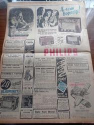 Cumhuriyet Gazetesi - 17 Mart 1953 - Mareşal Tito Dün İngiltere'ye Vardı - Çanakkale Haftası - Tarabyada Mucize İle Biten Otomobil Kazası - İnsana Benzeyen Bir Ağaç Bulundu - Faruğun Eski Kraliçe Neriman'a açık Mektubu - New Moon Tatbikatı - Mısır'da Neler Oluyor - Nadir Nadi - Esad Tekeli - Hüsnü Sadık Durukal - 3 Kadın Romanı Yazan Peride Celal Yazı Dizisi - Burhan Felek - 16. Milletlerarası Santranç Turnuvası - İstanbul Golf Kulübü - Ordulararası Futbol Karşılaşmaları - Türkiye'nin En Meşhur Kadın Casusu Yazı Dizisi - Geçmişte Büyük Cinayetler Yazı Dizisi - Radyolin Diş Macunu - Hikaye Artistler Kapısı - Philips Radyo - Çapamarka - Tokat Çoban Sucuğu - Varta Akümülatörü - Blaupunkt Radyo