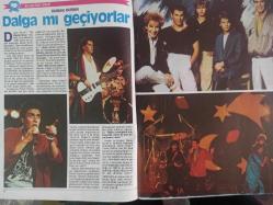 OnYedi Aylık Gençlik Dergisi - Ocak 1986 - Hüseyin Gökoğlu - OYa Tolga - Duygu Asena - Rambo Hızır - Duran Duran - Dalga mı Geçiyorlar - Wham'ın Gidişi Kötü - Modern Talking - Ewald Pflegar - Mazhar Fuat Özkan - Grup Gündoğarken - Grup Lokomotif - George Michael - Shaky Stevens - Bruce Springsteen - Rick Springfield - Barış Manço - Neco - Madonna - Nena - Kim wilde - Zülfü Livaneli - Aşkınız Sürecek mi? - Sezen Aksu - Ajda Pekkan - Nükhet Duru - David Bowie - Mick Jagger - Huey Levis - Rob Lowe - Grup Pramit - Anthony Delon - Kişiliği Bulmak - Güzel Şiir Yazıyorum - İzmir'den Anlaşılamıyorum'a Yanıt - Simon Le Bon - Brooke Shields - Kenan Kalav - Brooke Shields - İsabelle Adjani - Hülya Avşar - Sema Yunak - Derya Brook - Sylvester Stallone - Robert De Niro - Alain Delon - Tarık Akan - Cihan Ünal - Kadir İnanır - Meryl Streep - Türkan Şoray fotoğraf ve haberi - Posterli Tam Takım Dergi