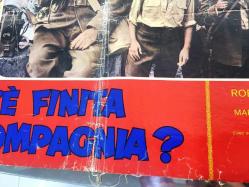 ORİJİNAL BEZ SİNEMA AFİŞ - MÜKAFAT, (Dov'è finita la 7ª compagnia? - Mais où est donc passée la 7ème compagnie) 1973, BEZ FİLM AFİŞİ / POSTERİ - BÜYÜK BOY - ORİJİNAL - 64 X 46 cm EBADINDA - Original Turkish Big Size Movie Poster - Robert Lamoureux,  Robert Lamoureux, Jean Lefèvre, Pierre Mondy, Aldo Maccione, Pierre Tornade, Jacques Marin, Paul Bisciglia, Robert Dalban, Alain Doutey, Magali Vendeuil, Marcelle Ranson-Hervé, Erik Colin, Robert Lamoureux, Florence Blot, Konrad von Bork, Michel Duchezeau, Jean-Claude Houdinière, Corinne Lahaye, Rudy Lenoir, Paul Mercey