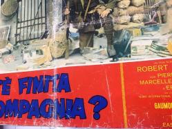 ORİJİNAL BEZ SİNEMA AFİŞ - MÜKAFAT, (Dov'è finita la 7ª compagnia? - Mais où est donc passée la 7ème compagnie) 1973, BEZ FİLM AFİŞİ / POSTERİ - BÜYÜK BOY - ORİJİNAL - 64 X 46 cm EBADINDA - Original Turkish Big Size Movie Poster - Robert Lamoureux,  Robert Lamoureux, Jean Lefèvre, Pierre Mondy, Aldo Maccione, Pierre Tornade, Jacques Marin, Paul Bisciglia, Robert Dalban, Alain Doutey, Magali Vendeuil, Marcelle Ranson-Hervé, Erik Colin, Robert Lamoureux, Florence Blot, Konrad von Bork, Michel Duchezeau, Jean-Claude Houdinière, Corinne Lahaye, Rudy Lenoir, Paul Mercey