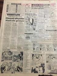HÜRRİYET GAZETESİ  26 TEMMUZ  1964 YIL :17 SAYI :5831----Zenci davası  Amerika ' yı kana buluyor --AP liler Kongrede  Kavga Ediyor ----Rum  emniyet  mensupları  birbirlerini  öldürüyorlar ----Hacı  Kasım  Gülek  Almanya dan mono  - kini  satın aldı ---Cezayir de ki   infilakta  200  kişi can verdi ---Yılanla dansöz  Della  Monte ---Şanlı Yavuz 'un   hayatı ve  tarihi  : Yavuz  , ölmez  hatıralarıyla her Türk 'ün  kalbinde yaşar --Resmi Gazete  , teksir  makinası  ile  çıkacak ---Metin , Candemir   mukavele imzalamadı -- Fenerbahçe  , yeni sezonu  bugün  antrenörsüz açıyor ---Ruslarla ilk  güreşi salı akşamı yapıyoruz ------