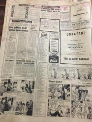 HÜRRİYET GAZETESİ   29  ARALIK  1966 YIL :19 SAYI :6707----Beyoğlu’ndaki 254 adet fuhuş eviinde  kadınların yarısı frengili çıktı haberi-Sağlık Bakanlığı  alarm verip mücadele  ekipleri kurdu ---Frengi üç büyük  şehrimizde  salgın  halini alıyor---Hiç bir  yabancı  işçi ile yeni  mukavele yapılmayacak --- Sanayi de elektrik  sıkıntısı  çekilmeyecek --  Ruben Asa tahliye  için  müracaat etti ---- Faruk Sükan   ,eşkiyalık  olaylarının  arttığını  söyledi --İl  dahilinde  1966 yılında  işlenen   cinayet  sayısı 101---Tayland  'ın  eski  Başkanının  100 güzel   metresi  dava edildi ----İsmail  Akçay  ---Fenerbahçe 'nin  tertibi belli oldu --Hollanda  basını  ilk  defa  Türkçe  ilan bastı ----