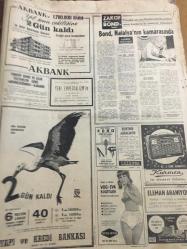 HÜRRİYET GAZETESİ   29  ARALIK  1966 YIL :19 SAYI :6707----Beyoğlu’ndaki 254 adet fuhuş eviinde  kadınların yarısı frengili çıktı haberi-Sağlık Bakanlığı  alarm verip mücadele  ekipleri kurdu ---Frengi üç büyük  şehrimizde  salgın  halini alıyor---Hiç bir  yabancı  işçi ile yeni  mukavele yapılmayacak --- Sanayi de elektrik  sıkıntısı  çekilmeyecek --  Ruben Asa tahliye  için  müracaat etti ---- Faruk Sükan   ,eşkiyalık  olaylarının  arttığını  söyledi --İl  dahilinde  1966 yılında  işlenen   cinayet  sayısı 101---Tayland  'ın  eski  Başkanının  100 güzel   metresi  dava edildi ----İsmail  Akçay  ---Fenerbahçe 'nin  tertibi belli oldu --Hollanda  basını  ilk  defa  Türkçe  ilan bastı ----