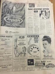 HÜRRİYET GAZETESİ    28 ARALIK  1966 YIL :19 SAYI :6706-Mualla Mukadder,Sahibinin Sesi plak reklamı-Anadol,araba otomobil ilanıAdamo,İstanbul’da Türk Hamamına gitti,Efes’i gezdi,Türkiye’ye doyamadım”dedi fotoğraflı haberi-Korseci Dilber reklamı-Şakiler , Diyarbakır da  bir şantiyeyi bastı ---TİP Mebusu Sadun Aren  Hakkında  Yaptığınız Yayın Maksatlı  ve Yanlıştır ----Çalışma Bakanı  Almanya 'ya  işçi yollayacağız dedi--- Yüksek  ücret  alan  daktiloların  lisan  kursu  parasını  da  bakanlık ödüyor ----Sovyetler  Kıbrıs 'a  silah vermiyor ---Personel  Kanunu  sadece maaş vermek değil  ----Fransa 'da kedi köpek  sesi ve  gürültüyle  savaş başladı -----1967 'nin  ilk  dev  maçı  için  hazırlık başladı  ---Gegiç : 4-0 lık maç bize  çok şey öğretti ---Eskişehir Spor  idarecilerine göre  üzücü  hadiseleri  hakem  hazırladı --Nihayet Metin  oynuyor ---
