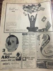 HÜRRİYET GAZETESİ    27 ARALIK  1966 YIL :19 SAYI : 6705-Perihan Altındağ Sözeri,Ankara içkisiz Beyaz Saray gazinosu’nda reklamı-Mersin’li ciğerci Kemal,televizyonlu lokanta açtı,”hem yemek ye,hem dünyayı seyret”-Killing Okestrası Ankara’da -Kocasını bırakıp başka adama kaçan çarşaflı Meryem”Suç olduğunu bilmiyordum”dedi fotoğraflı haberi-Son Türk  öğrencisi de dün  Rusya 'dan döndü ---Amerika 'nın  en meşhur  kumarbazı da  İzmirli  Nik  öldü ----Askerlik  süresi  tahsil  derecesine  göre  kısalıyor ---Bilet  karaborsacılar  ile  yeni bir mücadele başladı ---- Zimmetine  100 bin dolar  geçiren veznedar  ,İzmir de kendini  yaraladı ---Türk -Yunan  ikili  görüşmeleri  suya düştü  ----Kılıç :Eskişehir de canımızı zor kurtardık --Beşiktaş  -Fenerbahçe Yeni yılın  ilk günü  karşılaşacaklar ---Bir ana -oğul  17 yıl sonra  buluştular ---İri -yarı zenci  güzeli Leydi Bella  :Daracık kafes içinde aslanla  boğuşuyor ---