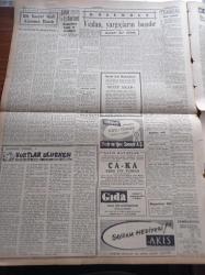 Cumhuriyet Gazetesi - 15  Haziran 1959 - Yeni Veraset Kanunu Dün Yürürlüğe Girdi - Mahalli Seçimlerin Yapılması Katileşiyor - Grekoromende Balkan Şampiyonuyuz - Kasım Gülek Adana'da Konuştu - Batı Almanya Başbakanı Adenauer'e Göre İhtilaf Sona Erdi - Münevver Din Adamı İhtiyacı - Hasan Ali Yücel Köşe Yazısı - Dünyada İlk Defa Bir Sovyet Gizli Ajanının İfşaatı Yazı Dizisi - Kurtlar Ulurken Yazan Alix Andre Yazı Dizisi - Hindistan'da Komünizm Aleyhtarı Nümayişler - Bedri Rahmi Eyüboğlu Pazartesi Konuşmaları - Burhan Felek - Uluç Ali Yazan Halikarnas Balıkçısı Yazı Dizisi - Haftalık Radyo Programı - Fenerbahçe Milli Lig Şampiyonu Oldu - Fenerbahçe'nin Şampiyonluğu Yurdda Yankılar Yarattı - Fenerbahçe Federasyon Başkanı Faik Gökay'ın Elinden Şampiyonluk Kupasını Aldı - Ankara'daki Bisiklet Yarışları