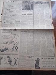 Cumhuriyet Gazetesi - 15  Haziran 1959 - Yeni Veraset Kanunu Dün Yürürlüğe Girdi - Mahalli Seçimlerin Yapılması Katileşiyor - Grekoromende Balkan Şampiyonuyuz - Kasım Gülek Adana'da Konuştu - Batı Almanya Başbakanı Adenauer'e Göre İhtilaf Sona Erdi - Münevver Din Adamı İhtiyacı - Hasan Ali Yücel Köşe Yazısı - Dünyada İlk Defa Bir Sovyet Gizli Ajanının İfşaatı Yazı Dizisi - Kurtlar Ulurken Yazan Alix Andre Yazı Dizisi - Hindistan'da Komünizm Aleyhtarı Nümayişler - Bedri Rahmi Eyüboğlu Pazartesi Konuşmaları - Burhan Felek - Uluç Ali Yazan Halikarnas Balıkçısı Yazı Dizisi - Haftalık Radyo Programı - Fenerbahçe Milli Lig Şampiyonu Oldu - Fenerbahçe'nin Şampiyonluğu Yurdda Yankılar Yarattı - Fenerbahçe Federasyon Başkanı Faik Gökay'ın Elinden Şampiyonluk Kupasını Aldı - Ankara'daki Bisiklet Yarışları