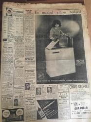 HÜRRİYET GAZETESİ   26 ARALIK  1966 YIL :19 SAYI :6704---  Esnafa  bir  milyar liralık  kredi açılacak----- -Kosigin  İstanbul 'u gezdi---CHP Meclisinde  Ecevitçiler  ile  ortacılar arasında sert tartışma oldu ----İkametgah   ilmühaberi  ve iyi hal  kağıdı kaldırılacak  ----1967 yılının iki dev filmini  iftiharla sunar  :Yaprak Dökümü : Fatma Girik  ,Ediz  Hun -----Filmi  hasılat rekorları  kıran  büyük  şaheser  : Fakir Çocuklar :  Fatma Girik  , Reha Yurdakul , Gürel Ünlüsoy  ,Funda Postacı , Erol  Tezeren  ,Özkan Yılmaz , Cahit  Irgat ,Mine Soley ----Hacettepe :2  Altınordu :2 ----Altay 4-0  -----PTT :1  İz.Spor :1---Eskişehir  son  dakika  golü  atınca :Galatasaray  puan  verdi :2-2  ---Fenerbahçe  Vefa 'yı  güç  yendi :1-0  ---New York  'ta  açılan  Topkapı  lokantası --- Turizm  Bankası  Yeniköy de 88 odalı  bir  otel  inşa  etmek  için  teşebbüse  geçti ---