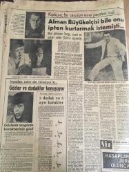 HÜRRİYET GAZETESİ   25 ARALIK  1966  YIL :19 SAYI :6703---Sovyet  yardımının vadesi 15 yıl  , faizi ise  yüzde 2,5  olacak ---Kosigin ile  7 dev  tesis için  anlaşmaya varıldı ---Üç kişinin katili  köy ağası  1,5  yıl sonra sınırı  geçerek  teslim  oldu ---- Kıbrıs 'ta  her  an  hadise  çıkabilir ---Arabulucu  Sezgin de  yağ grevine çare bulamadı --- Dükkanını   sel basınca su  içinde   basın toplantısı  yaparak  belediyeye çattı ----- Demirel  verebilecek  herkesten  vergi alınacaktır  dedi ---İstanbul da ki  imar çalışmalarının  başbakanlıkça  kontrolü  isteniyor ---Marlon  Brando  oğluna  koca bir ada hediye etti ----İstanbul  spor  Feriköy  'ü  1-0  mağlup  etti ---Gençlerbirliği  ,  Gözdetepe 'den  beraberliği  zor  kurtardı  :2 --2  -----