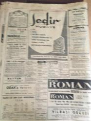 HÜRRİYET GAZETESİ   25 ARALIK  1966  YIL :19 SAYI :6703---Sovyet  yardımının vadesi 15 yıl  , faizi ise  yüzde 2,5  olacak ---Kosigin ile  7 dev  tesis için  anlaşmaya varıldı ---Üç kişinin katili  köy ağası  1,5  yıl sonra sınırı  geçerek  teslim  oldu ---- Kıbrıs 'ta  her  an  hadise  çıkabilir ---Arabulucu  Sezgin de  yağ grevine çare bulamadı --- Dükkanını   sel basınca su  içinde   basın toplantısı  yaparak  belediyeye çattı ----- Demirel  verebilecek  herkesten  vergi alınacaktır  dedi ---İstanbul da ki  imar çalışmalarının  başbakanlıkça  kontrolü  isteniyor ---Marlon  Brando  oğluna  koca bir ada hediye etti ----İstanbul  spor  Feriköy  'ü  1-0  mağlup  etti ---Gençlerbirliği  ,  Gözdetepe 'den  beraberliği  zor  kurtardı  :2 --2  -----