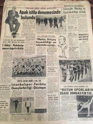HÜRRİYET GAZETESİ  24 ARALIK  1966 YIL :19 SAYI :6702---Sele kapılan otobüs dereye uçtu  altı   yolcu  boğuldu --- Makarios : Yunan Hükümetini  Düşürdü --- CHP 'den   kovulan  Tahsin   Banguoğlu  :İnönü'cü   olmayı reddettim ----Araba  sahipleri  feryadı bastı  açlıktan  ölelim mi  ---Apak  istifa  denemesinde bulundu --- F. Gökay  : Madalyalar  manevi  değerle ölçülür --- İstanbul  Spor  -Feriköy  ---Gençlerbirliği -Göztepe ---Metin  ,İhtiyaç  hissedildiği an  takımda oynar --- Bulgaristan  'a karşı  kötü bir maç  çıkardık ---Bütün sporların esası  jimnastiktir ----İzzet Günay  ihtiyarlığı  benimsedim ---Avans  Kanun  Tasarısı Dün  Meclisten Çıktı --- Kıbrıs  işinde Türkiye 'yi  yine bazı  sürprizler  bekliyor ----