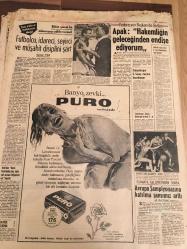 HÜRRİYET GAZETESİ  22 ARALIK 1966 YIL :19 SAYI :6700----Donama Akdeniz de alarma geçirildi  :Kıbrıs  Karıştı  B.Milletler Temsilcisi İstifasını Verdi ----Kosigin :Dostluk bize  çok şeyler  kazandırır ---Çekoslovakya  'nın  Rumlara silah  vermesini  Kosigin  tasvip  etmiyor -- -- Yunan  Başbakanı  istifa etti ----4 af  geçti  ,Ruben Asa neden hala   hapiste ?----Hamile kadın düştüğü kuyuda çocuk  dünyaya getirdi ----Futbolcu  ,idareci  ,seyirci  ve  müşahit  disiplini  şart  ----Apak : Hakemliğin  geleceğinden  endişe ediyorum ---  Romanya galibiyetinden  sonra Avrupa  Şampiyonasına Şansımız arttı ---Bir Japon Bilgini  Topalların  Ayağını Uzatıyor ---17 yıl sonra ayrılan   Gina ve Milko  , birer sevgili buldu ----
