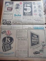 Cumhuriyet Gazetesi - 17 Şubat 1953 - Meclis Bütçe Müzakerelerine Başladı - İsmet İnönü'nün Bütçe Tenkidi Bizzat Başbakan Adnan Menderes Tarafından Da Alkışlandı - Milli Tesanüd Cephesi'nin Büyük Komitesi Toplandı - Ankara İle New York Arasında İlk Telefon Görüşmesi Yapıldı - Türk Yugoslav Yunan Askeri Görüşmeleri - Amerikan Ve Rus Uçakları Arasında Bir Çarpışma - Coğrafya Haftası Başladı - Atlantikte Yelkenle 6000 Mil Yazan Sadun Boro Yazı Dizisi - Üç Kadının Romanı Yazan Peride Celal Yazı Dizisi - Adile Ayda - Bütün Paris Piyanist İdil Biret'ten Bahsediyor - Yunus Nadi Mükâfatı Karikatür Müsabakası - Burhan Felek - Silvana Mangano Anna Filminde - Sümer Sineması - Hale Sineması - Amerika'da Sakatlanan Atletimiz Erdal Barkay'ın Durumu - Mareşal Rundstedt'in İfşaatı Hitler'in Oynadığı Son Kumar - Neyzen Tevfik'in Ölümü Dolayısıyla - Kadınlar Celladı Landru Yazı Dizisi - Geçmişte Büyük Cinayetler - Arı Bisküvileri - Blaupunkt Radyo - Star Traş Bıçakları - Ronson Çakmak