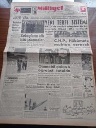 Milliyet Gazetesi - 18 Nisan 1962 - Askeri Şura - Yeni Terfi Sistemi - Başbakan İsmet İnönü Eminsu Heyeti İle Görüştü - Subayların Affı İçin Çalışmalar - Denizcilik Okulu Öğrencileri Derslere Girmedi - Zonguldak Milletvekili Nuri Beşer Bugün Yargılanacak - CHP Hükümete Muhtıra Verecek - Köy Enstitüleri İçin Tören Yapıldı - Çetin Altan Köşe Yazısı - Ankara Orduevi Açıldı - Sülün Osman Huzur'a Kavuştu - Radyo - Bugünkü Falınız - Bulmaca - Yeni Suriye Kabinesi Mutedil Solcu - Galatasaray Liselerde Voleybol Şampiyonu - Türkiye Halter Şampiyonası Adana'da - Spor Toto Müdürlüğü Fazıl Dokaoğlu'nun İddiasını Reddetti - Fenerbahçe Antrenörü Necdet Erdem - Can Bartu Yarın Milli Takıma Karşı Oynuyor - Antrenör Nuri Baytorun İtalya'ya Gitti - Galatasaray Yeşildirek'e Takilmamaya Çalışacak - Darüşşafaka Basketbol Takımı Antrenörü Osman Kermen - Metin Oktay Satılıyor