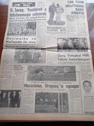 Milliyet Gazetesi - 18 Nisan 1962 - Askeri Şura - Yeni Terfi Sistemi - Başbakan İsmet İnönü Eminsu Heyeti İle Görüştü - Subayların Affı İçin Çalışmalar - Denizcilik Okulu Öğrencileri Derslere Girmedi - Zonguldak Milletvekili Nuri Beşer Bugün Yargılanacak - CHP Hükümete Muhtıra Verecek - Köy Enstitüleri İçin Tören Yapıldı - Çetin Altan Köşe Yazısı - Ankara Orduevi Açıldı - Sülün Osman Huzur'a Kavuştu - Radyo - Bugünkü Falınız - Bulmaca - Yeni Suriye Kabinesi Mutedil Solcu - Galatasaray Liselerde Voleybol Şampiyonu - Türkiye Halter Şampiyonası Adana'da - Spor Toto Müdürlüğü Fazıl Dokaoğlu'nun İddiasını Reddetti - Fenerbahçe Antrenörü Necdet Erdem - Can Bartu Yarın Milli Takıma Karşı Oynuyor - Antrenör Nuri Baytorun İtalya'ya Gitti - Galatasaray Yeşildirek'e Takilmamaya Çalışacak - Darüşşafaka Basketbol Takımı Antrenörü Osman Kermen - Metin Oktay Satılıyor